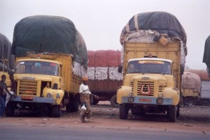 Parakou : transport du coton  